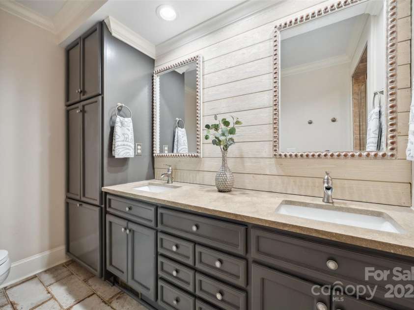 2004 Marquesas Avenue, Tega Cay, SC 29708.  MLS# CAR4267074, YatesRealty ID 25019. Primary Bath