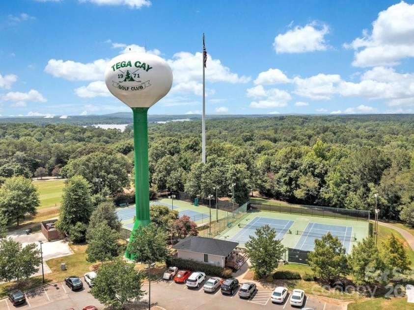 2004 Marquesas Avenue, Tega Cay, SC 29708.  MLS# CAR4267074, YatesRealty ID 25019. Tega Cay Golf Club