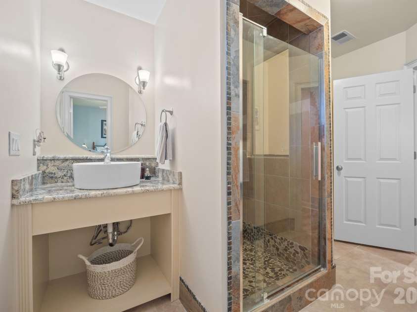 301 Agnew Road, Mooresville, NC 28117.  MLS# CAR4337466, YatesRealty ID 2502. A full bathroom