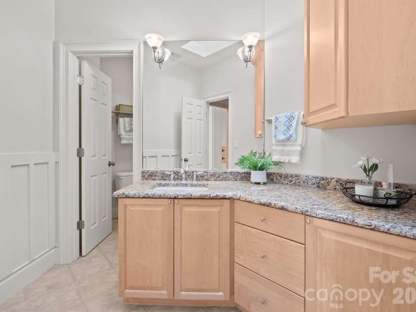 301 Agnew Road, Mooresville, NC 28117.  MLS# CAR4337466, YatesRealty ID 2502. Additional guest bath