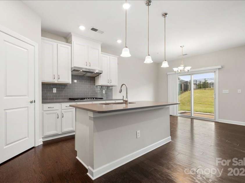 9211 Grisons Court, Charlotte, NC 28278.  MLS# CAR4314325, YatesRealty ID 2502. Kitchen