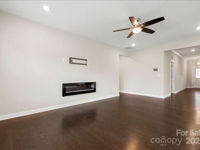 9211 Grisons Court, Charlotte, NC 28278.  MLS# CAR4314325, YatesRealty ID 2502. Living Room