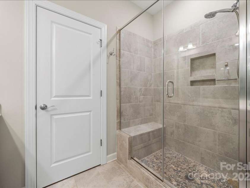 9211 Grisons Court, Charlotte, NC 28278.  MLS# CAR4314325, YatesRealty ID 2502. Primary Bathroom