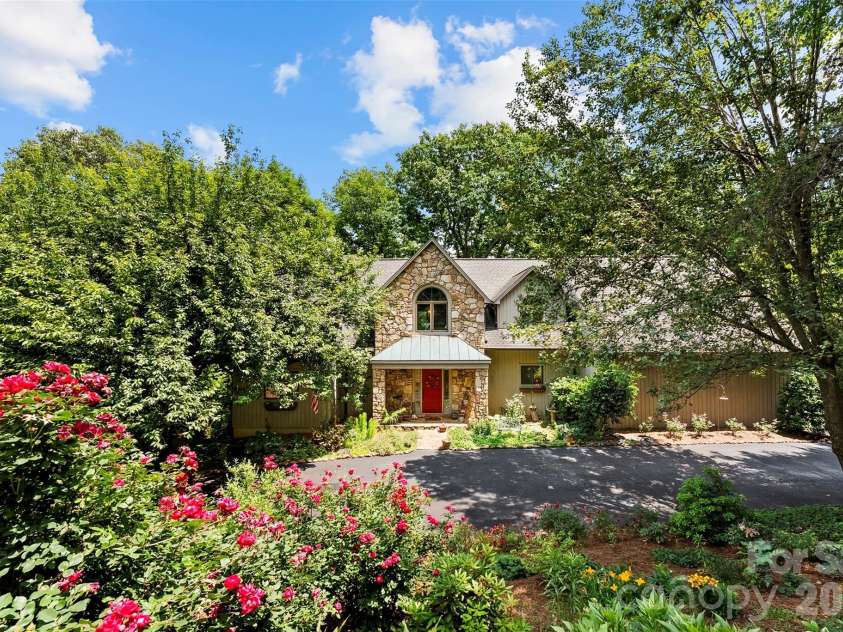 304 Eagles Walk, Gastonia, NC 28056.  MLS# CAR4384485, YatesRealty ID 25020. 
