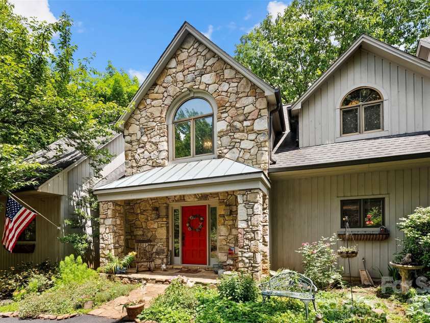 304 Eagles Walk, Gastonia, NC 28056.  MLS# CAR4384485, YatesRealty ID 25020. 