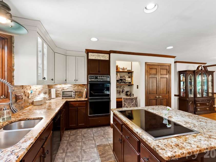 304 Eagles Walk, Gastonia, NC 28056.  MLS# CAR4384485, YatesRealty ID 25020. 