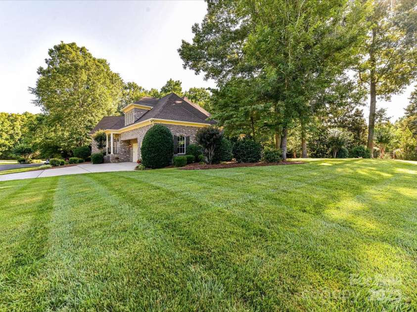 9000 Whirlaway Lane, Waxhaw, NC 28173.  MLS# CAR4274594, YatesRealty ID 25020. 
