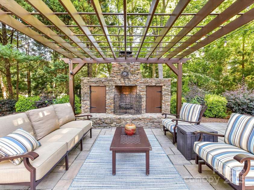 9000 Whirlaway Lane, Waxhaw, NC 28173.  MLS# CAR4274594, YatesRealty ID 25020. 