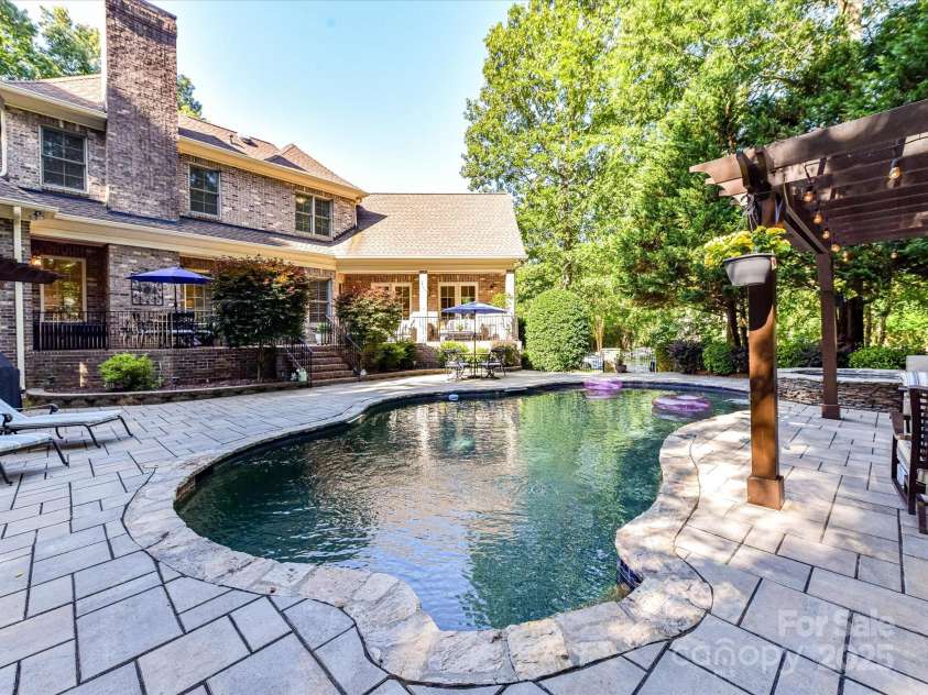 9000 Whirlaway Lane, Waxhaw, NC 28173.  MLS# CAR4274594, YatesRealty ID 25020. 