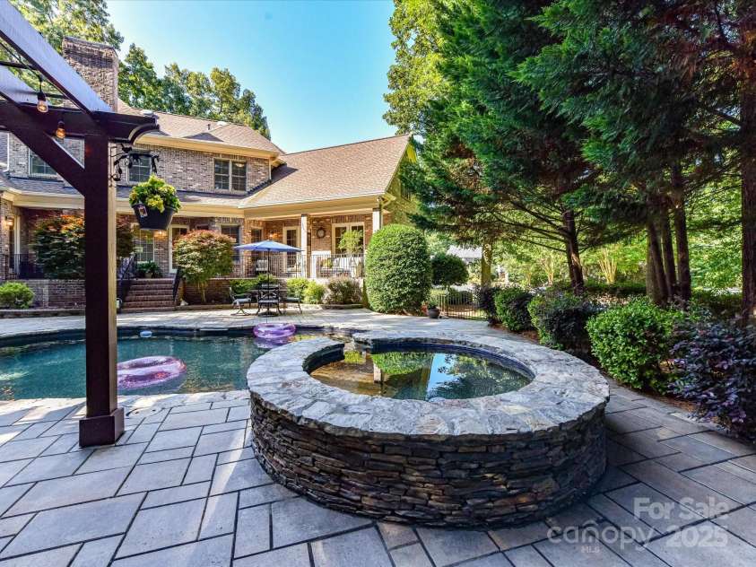 9000 Whirlaway Lane, Waxhaw, NC 28173.  MLS# CAR4274594, YatesRealty ID 25020. 