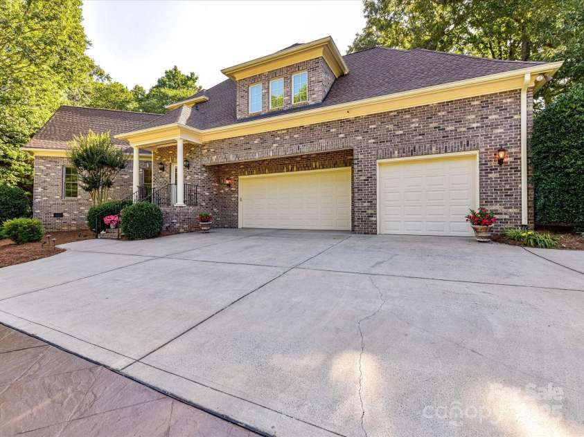 9000 Whirlaway Lane, Waxhaw, NC 28173.  MLS# CAR4274594, YatesRealty ID 25020. 