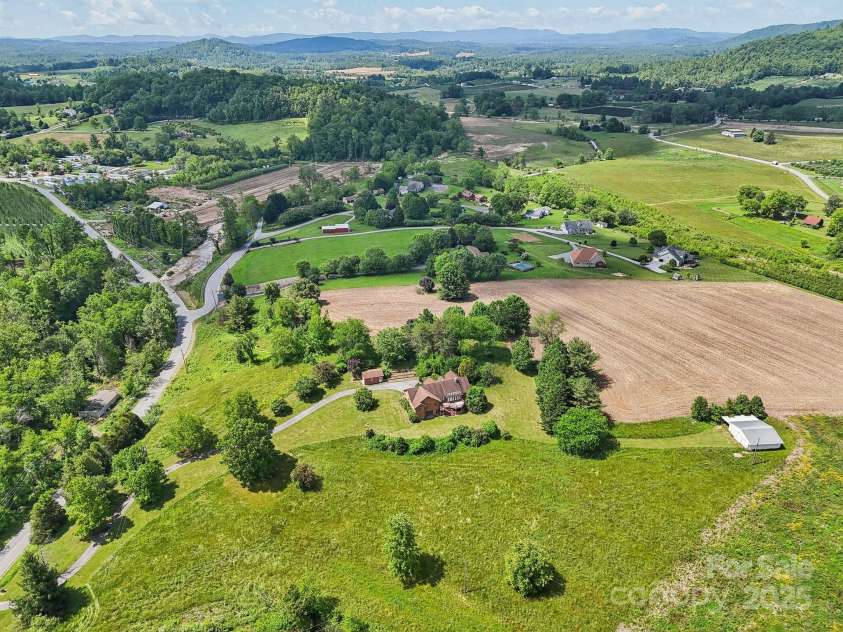 2281 Bearwallow Road, Edneyville, NC 28792.  MLS# CAR4234410, YatesRealty ID 25021. 