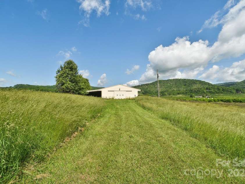 2281 Bearwallow Road, Edneyville, NC 28792.  MLS# CAR4234410, YatesRealty ID 25021. Barn