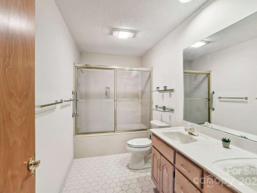 2281 Bearwallow Road, Edneyville, NC 28792.  MLS# CAR4234410, YatesRealty ID 25021. Dual sinks