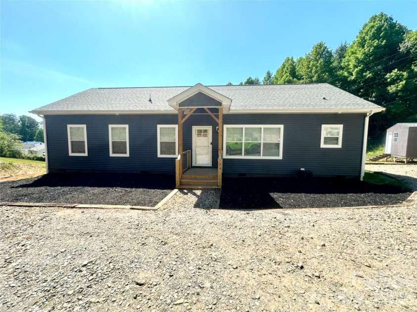 2 Watsell Drive, Leicester, NC 28748.  MLS# CAR4384323, YatesRealty ID 25022. 