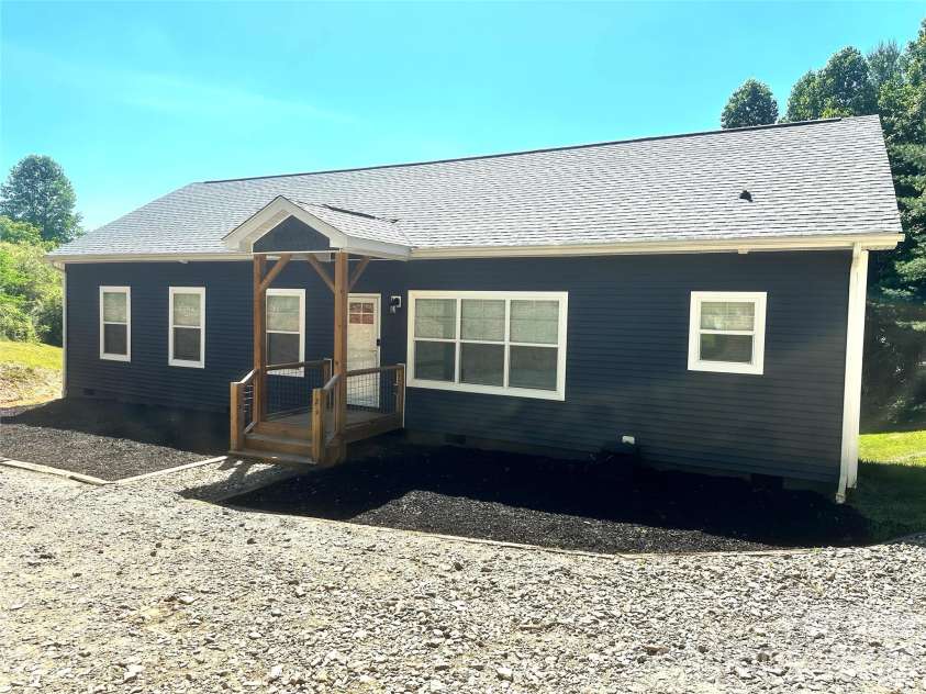 2 Watsell Drive, Leicester, NC 28748.  MLS# CAR4384323, YatesRealty ID 25022. 