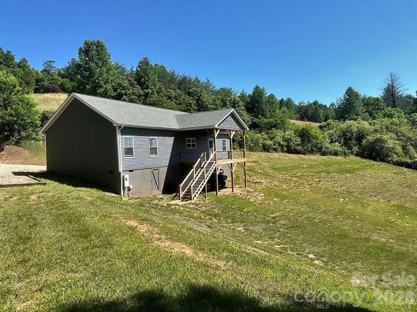 2 Watsell Drive, Leicester, NC 28748.  MLS# CAR4384323, YatesRealty ID 25022. 