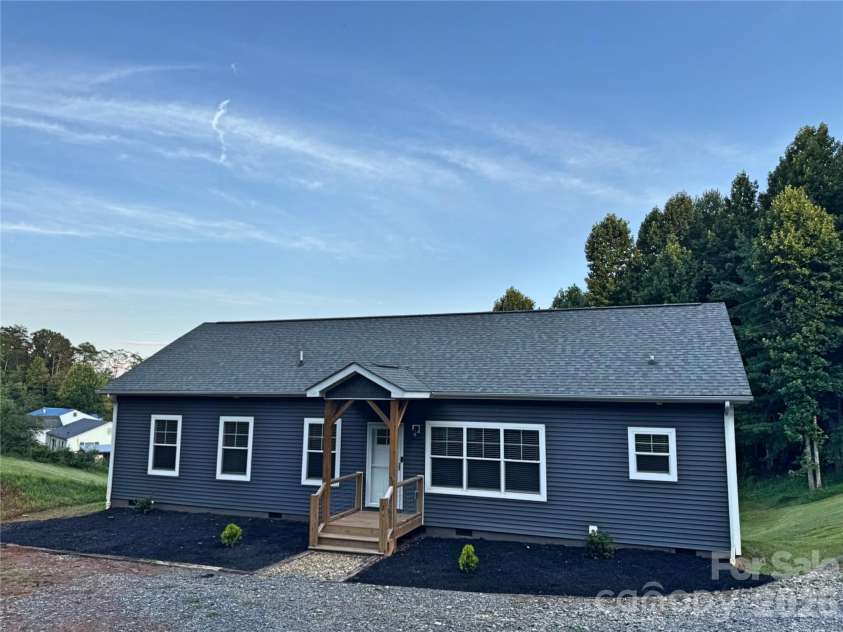 2 Watsell Drive, Leicester, NC 28748.  MLS# CAR4384323, YatesRealty ID 25022. 