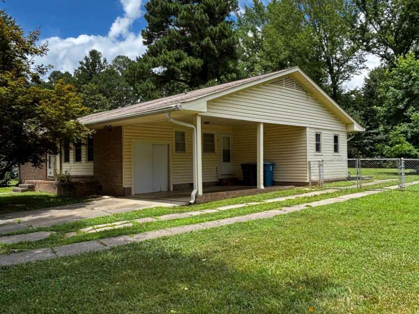 404 Sycamore Road, Salisbury, NC 28147.  MLS# CAR4277871, YatesRealty ID 25022. 