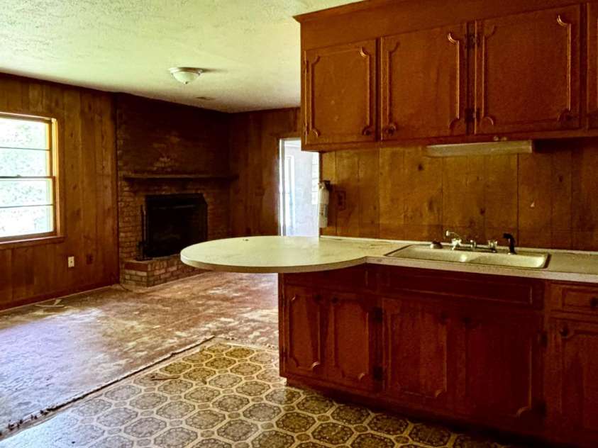 404 Sycamore Road, Salisbury, NC 28147.  MLS# CAR4277871, YatesRealty ID 25022. 