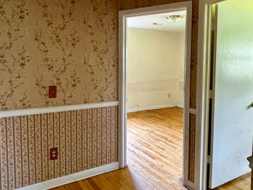 404 Sycamore Road, Salisbury, NC 28147.  MLS# CAR4277871, YatesRealty ID 25022. 