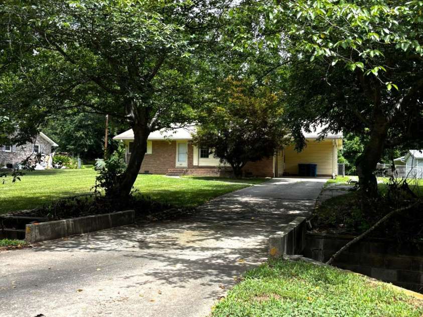 404 Sycamore Road, Salisbury, NC 28147.  MLS# CAR4277871, YatesRealty ID 25022. 