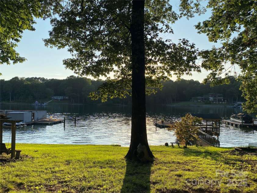 4927 Vagabond Lane, Sherrills Ford, NC 28673.  MLS# CAR4279726, YatesRealty ID 25023. 