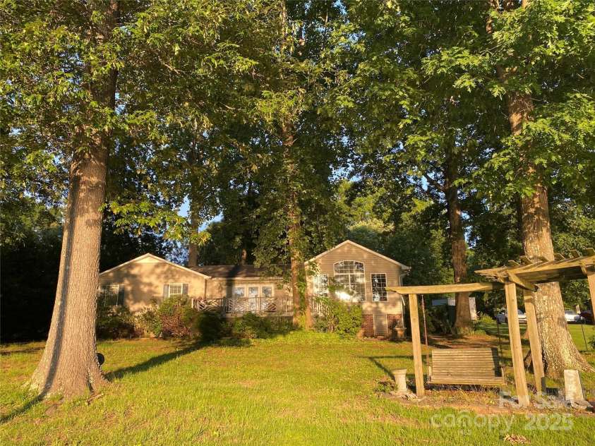 4927 Vagabond Lane, Sherrills Ford, NC 28673.  MLS# CAR4279726, YatesRealty ID 25023. 