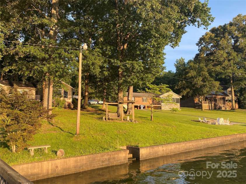 4927 Vagabond Lane, Sherrills Ford, NC 28673.  MLS# CAR4279726, YatesRealty ID 25023. 