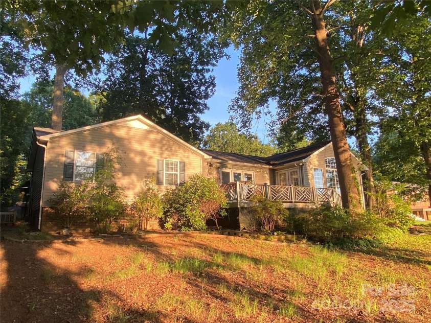 4927 Vagabond Lane, Sherrills Ford, NC 28673.  MLS# CAR4279726, YatesRealty ID 25023. 