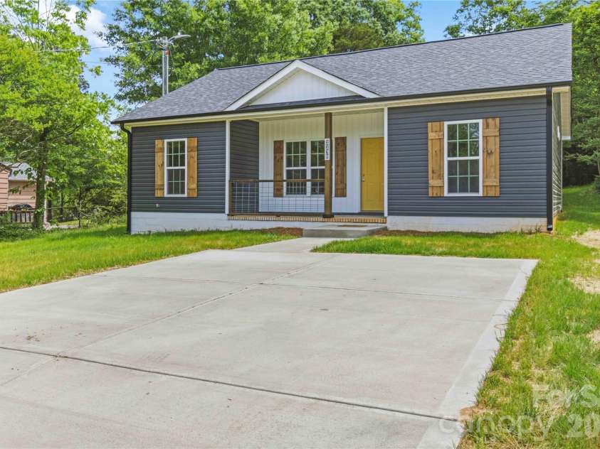 113-B Brookwood Street, Chester, SC 29706.  MLS# CAR4375468, YatesRealty ID 25024. 