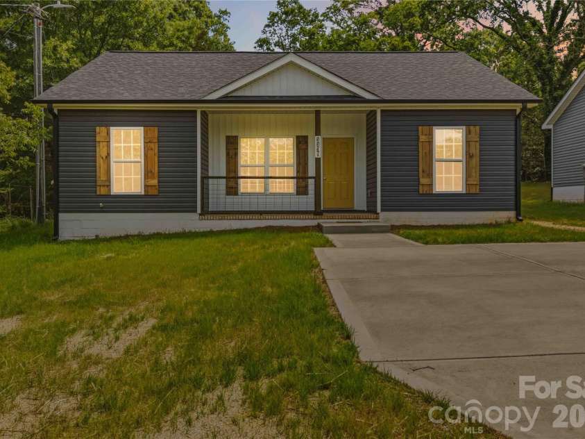 113-B Brookwood Street, Chester, SC 29706.  MLS# CAR4375468, YatesRealty ID 25024. 