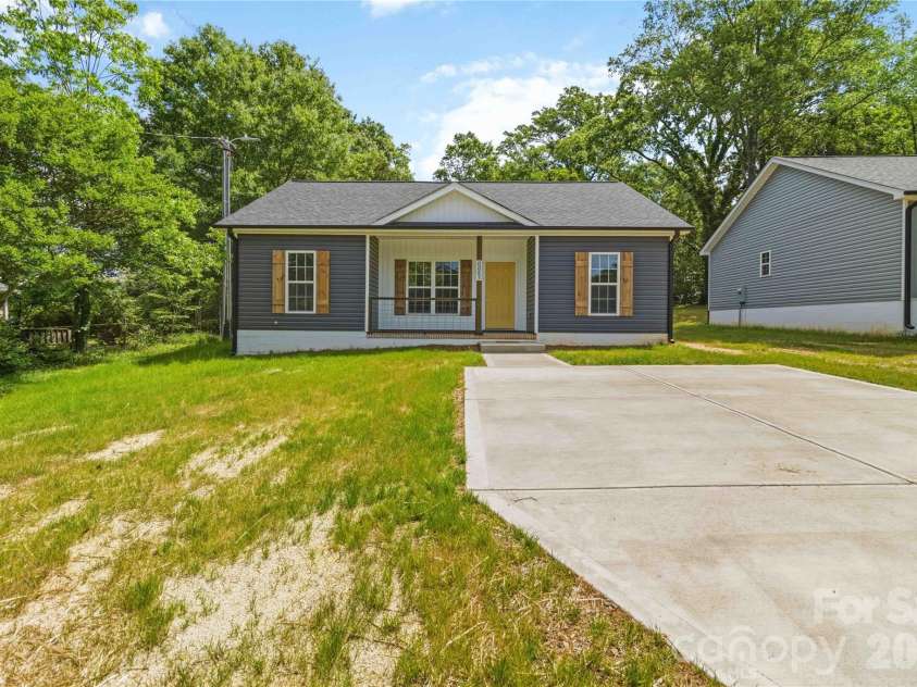 113-B Brookwood Street, Chester, SC 29706.  MLS# CAR4375468, YatesRealty ID 25024. 
