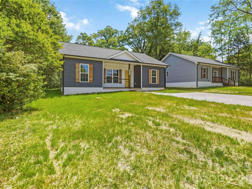 113-B Brookwood Street, Chester, SC 29706.  MLS# CAR4375468, YatesRealty ID 25024. 