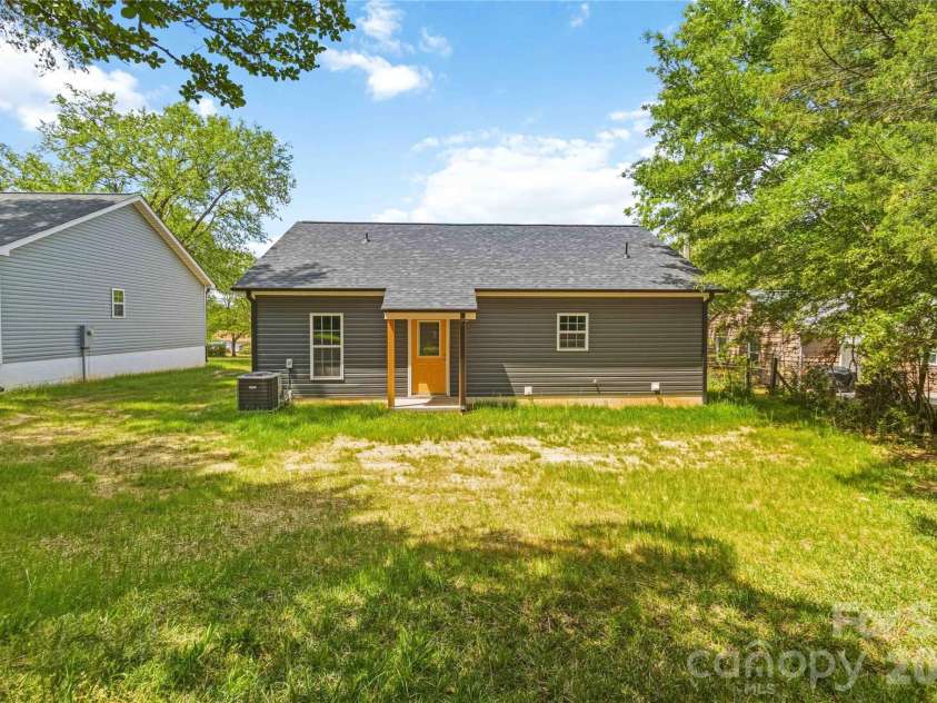 113-B Brookwood Street, Chester, SC 29706.  MLS# CAR4375468, YatesRealty ID 25024. 