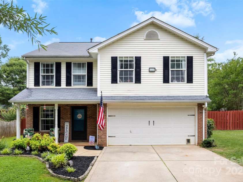 641 Saratoga Drive, Clover, SC 29710.  MLS# CAR4260686, YatesRealty ID 25024. 