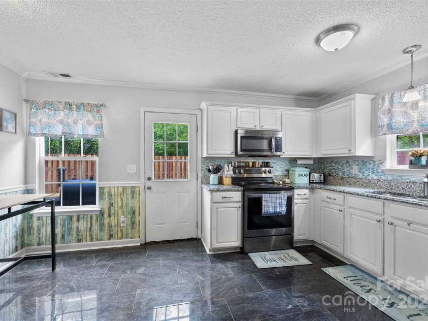 641 Saratoga Drive, Clover, SC 29710.  MLS# CAR4260686, YatesRealty ID 25024. 