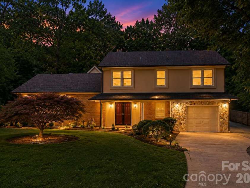 2700 Pencoyd Lane, Charlotte, NC 28210.  MLS# CAR4379709, YatesRealty ID 25025. 