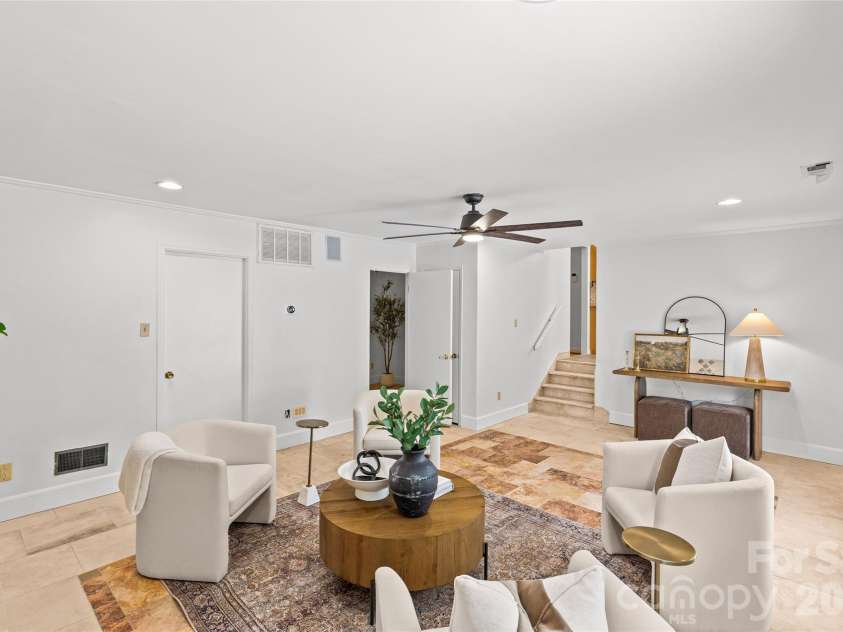 2700 Pencoyd Lane, Charlotte, NC 28210.  MLS# CAR4379709, YatesRealty ID 25025. 