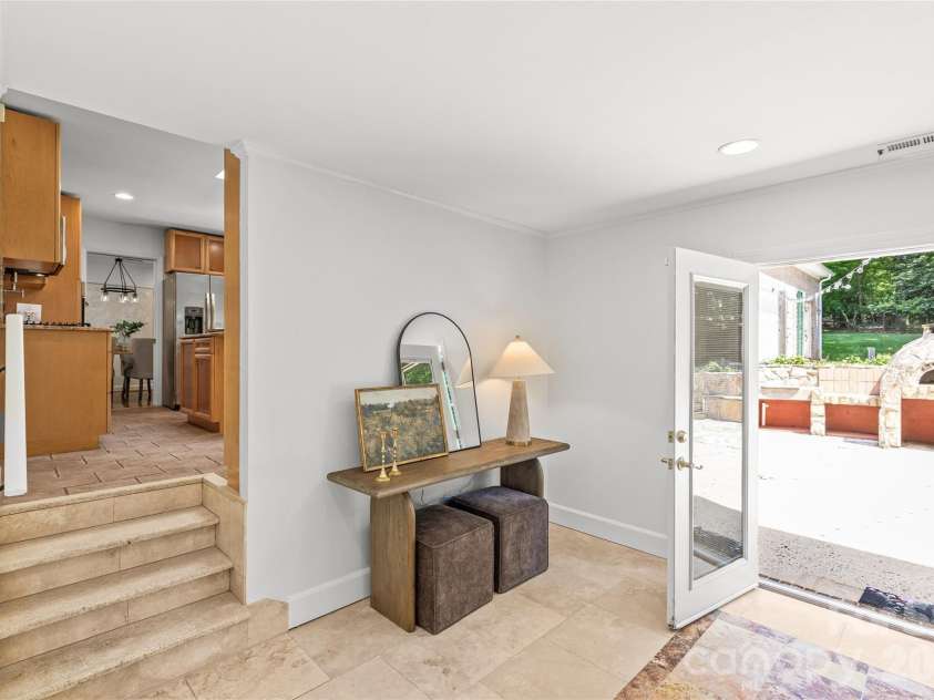 2700 Pencoyd Lane, Charlotte, NC 28210.  MLS# CAR4379709, YatesRealty ID 25025. 