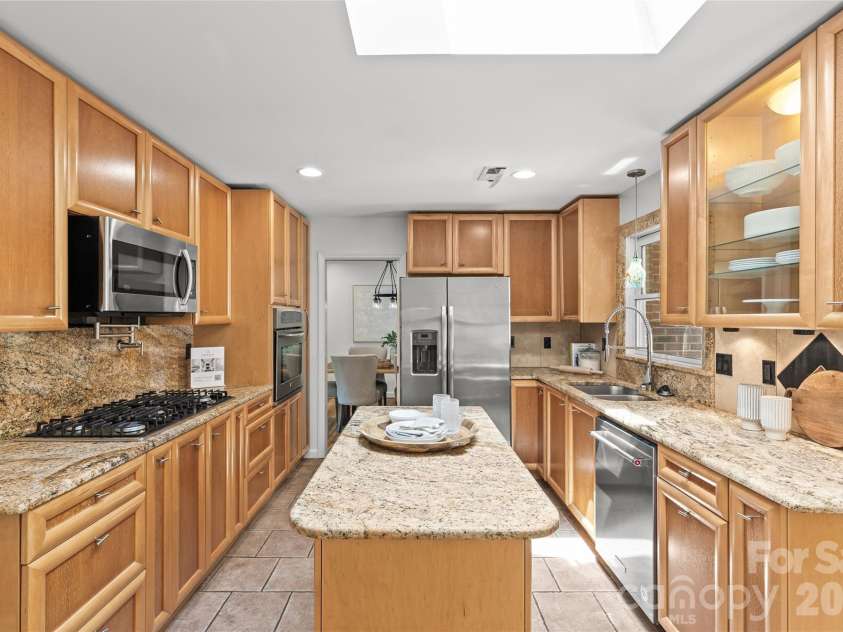 2700 Pencoyd Lane, Charlotte, NC 28210.  MLS# CAR4379709, YatesRealty ID 25025. 