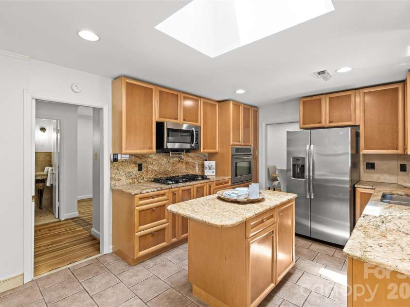2700 Pencoyd Lane, Charlotte, NC 28210.  MLS# CAR4379709, YatesRealty ID 25025. 