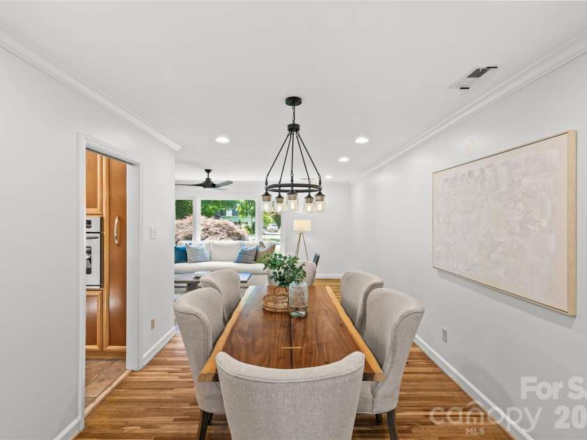 2700 Pencoyd Lane, Charlotte, NC 28210.  MLS# CAR4379709, YatesRealty ID 25025. 