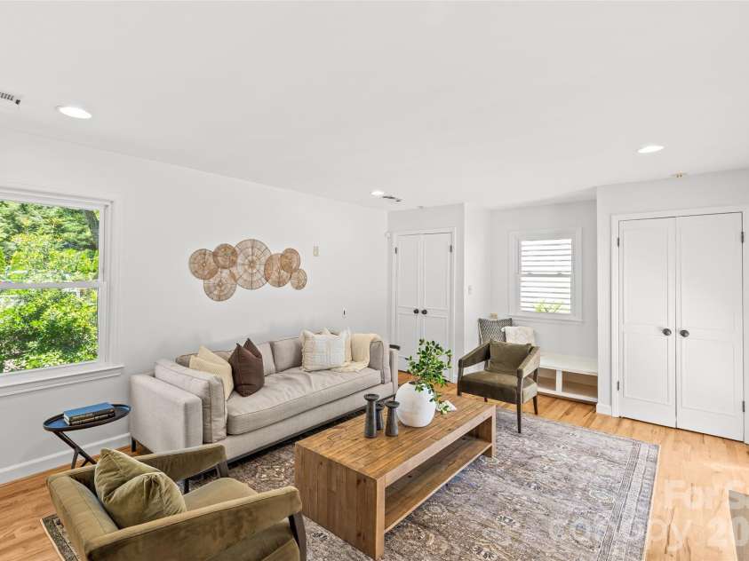 2700 Pencoyd Lane, Charlotte, NC 28210.  MLS# CAR4379709, YatesRealty ID 25025. 