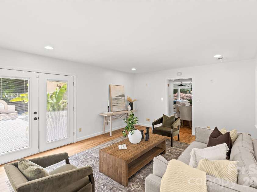 2700 Pencoyd Lane, Charlotte, NC 28210.  MLS# CAR4379709, YatesRealty ID 25025. 