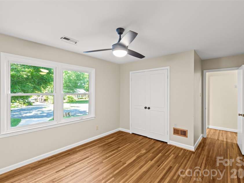 2700 Pencoyd Lane, Charlotte, NC 28210.  MLS# CAR4379709, YatesRealty ID 25025. 