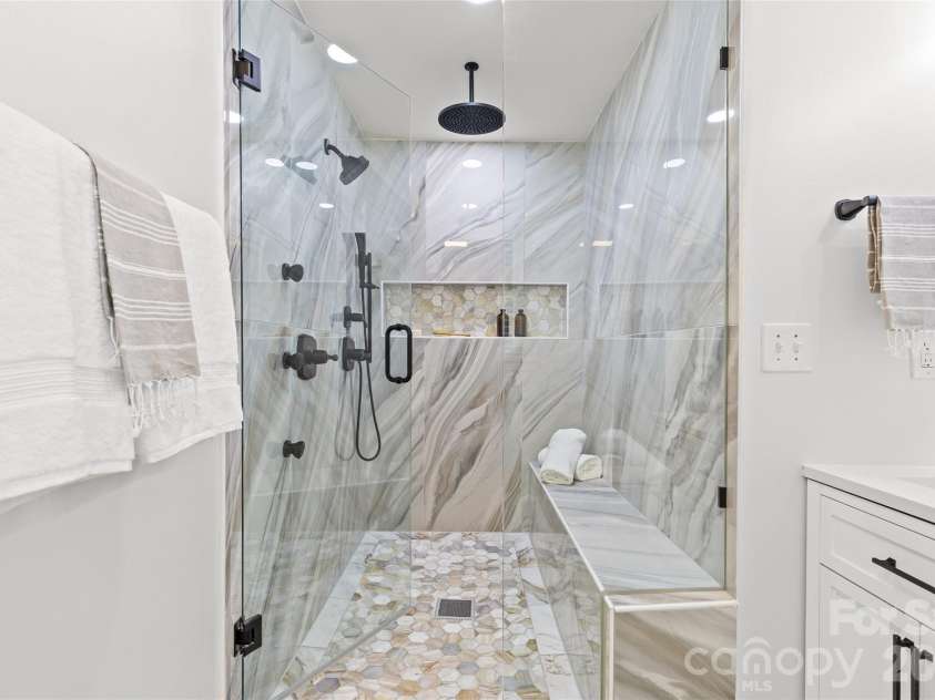 2700 Pencoyd Lane, Charlotte, NC 28210.  MLS# CAR4379709, YatesRealty ID 25025. 