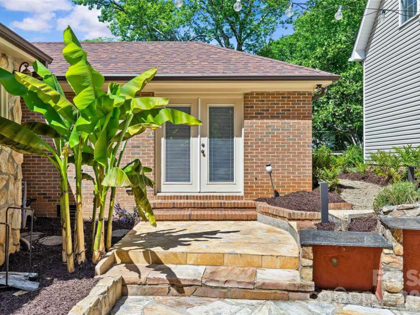 2700 Pencoyd Lane, Charlotte, NC 28210.  MLS# CAR4379709, YatesRealty ID 25025. 