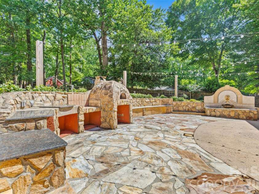 2700 Pencoyd Lane, Charlotte, NC 28210.  MLS# CAR4379709, YatesRealty ID 25025. 