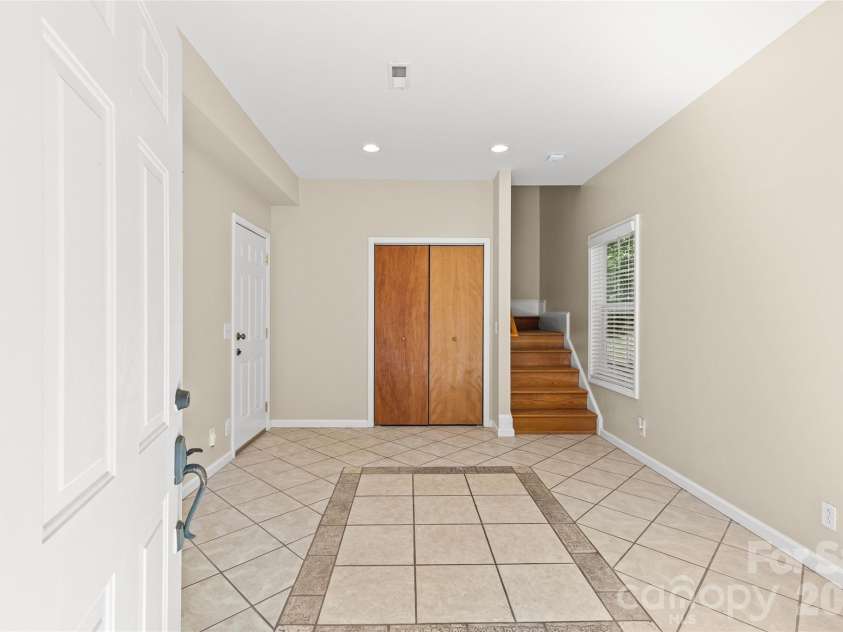 2700 Pencoyd Lane, Charlotte, NC 28210.  MLS# CAR4379709, YatesRealty ID 25025. 